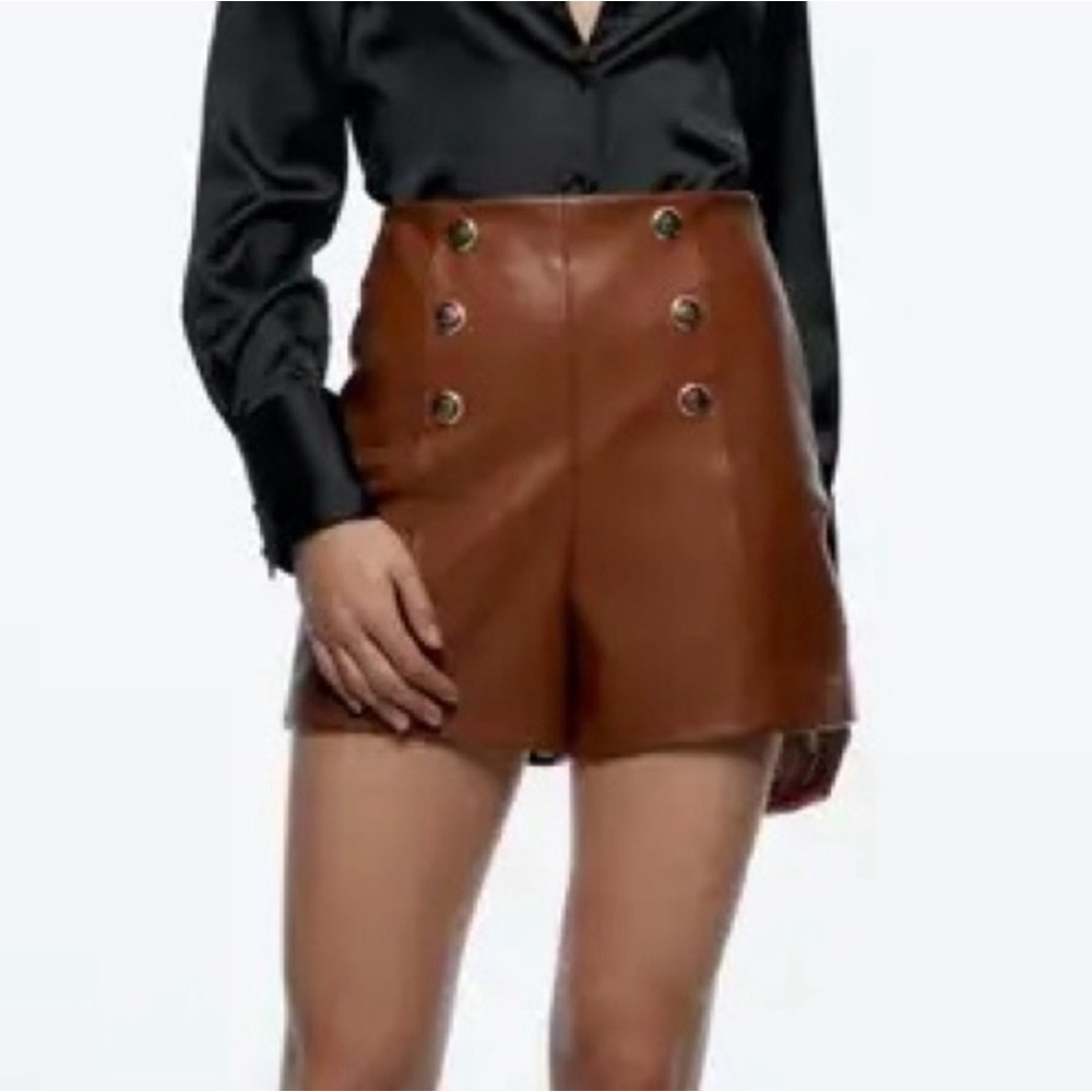 Zara sz MED high waisted leather shorts.  Never worn .
